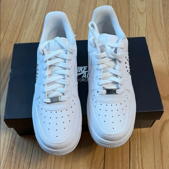 Nike Air Force One with Studded Swoosh Size 8.5 - Picture 3 of 8